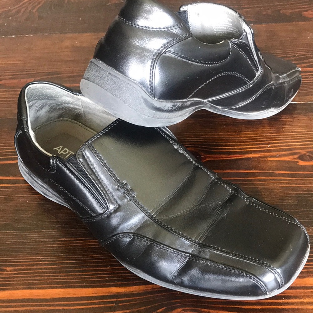 APT. 9 men’s black dress shoes size 9 1/2